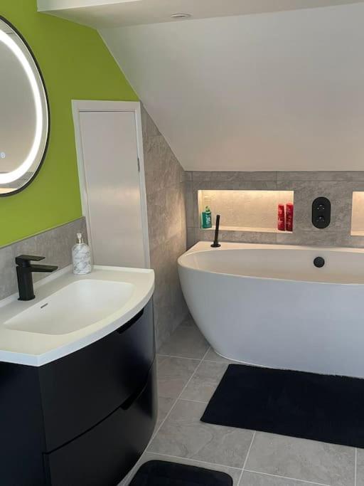 Seascape - Stylish Modern Apartment Barton on Sea Eksteriør bilde